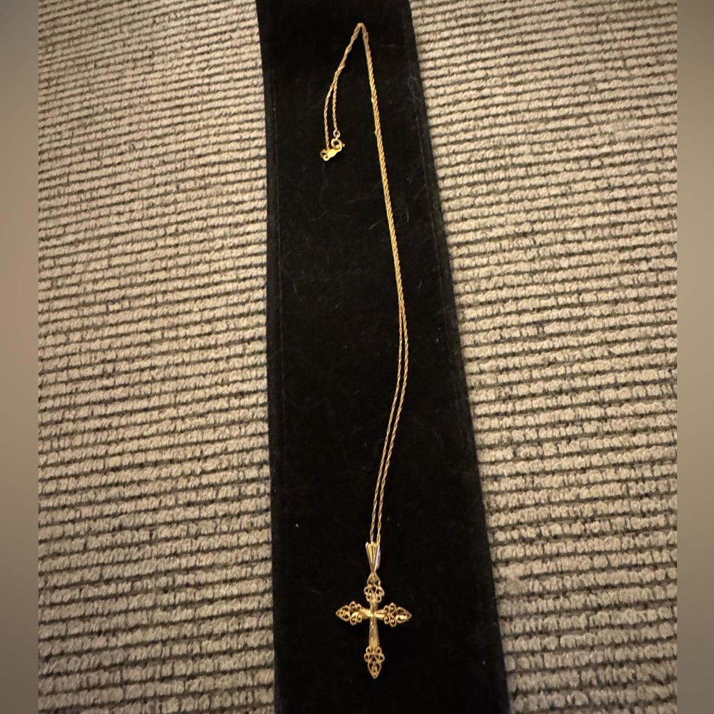 Elegant 10k Gold Michael Anthony Cross Pendant and 18” Necklace